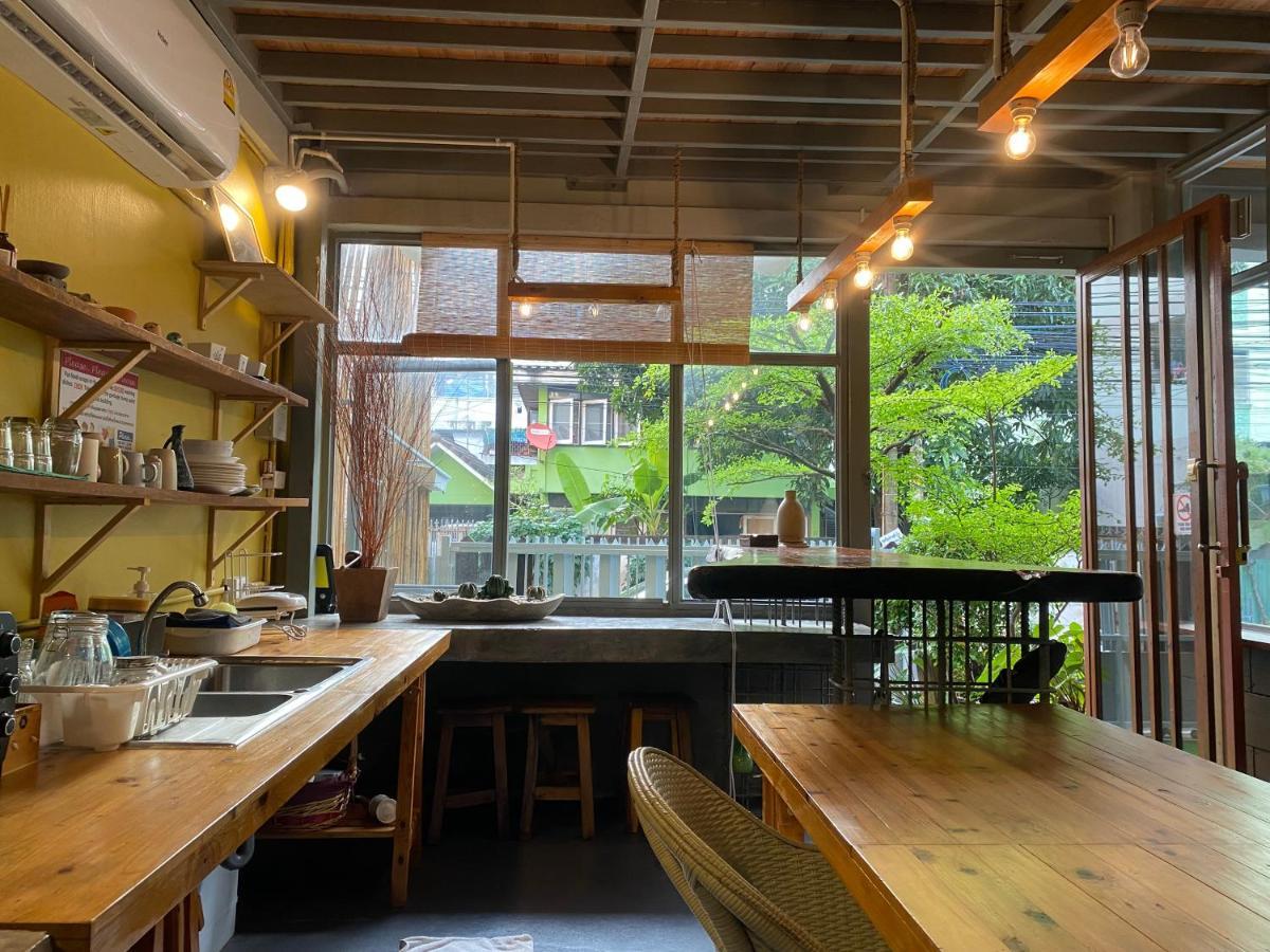 Nesuto Hostel Ramkamhaeng 52 Bangkok Bagian luar foto