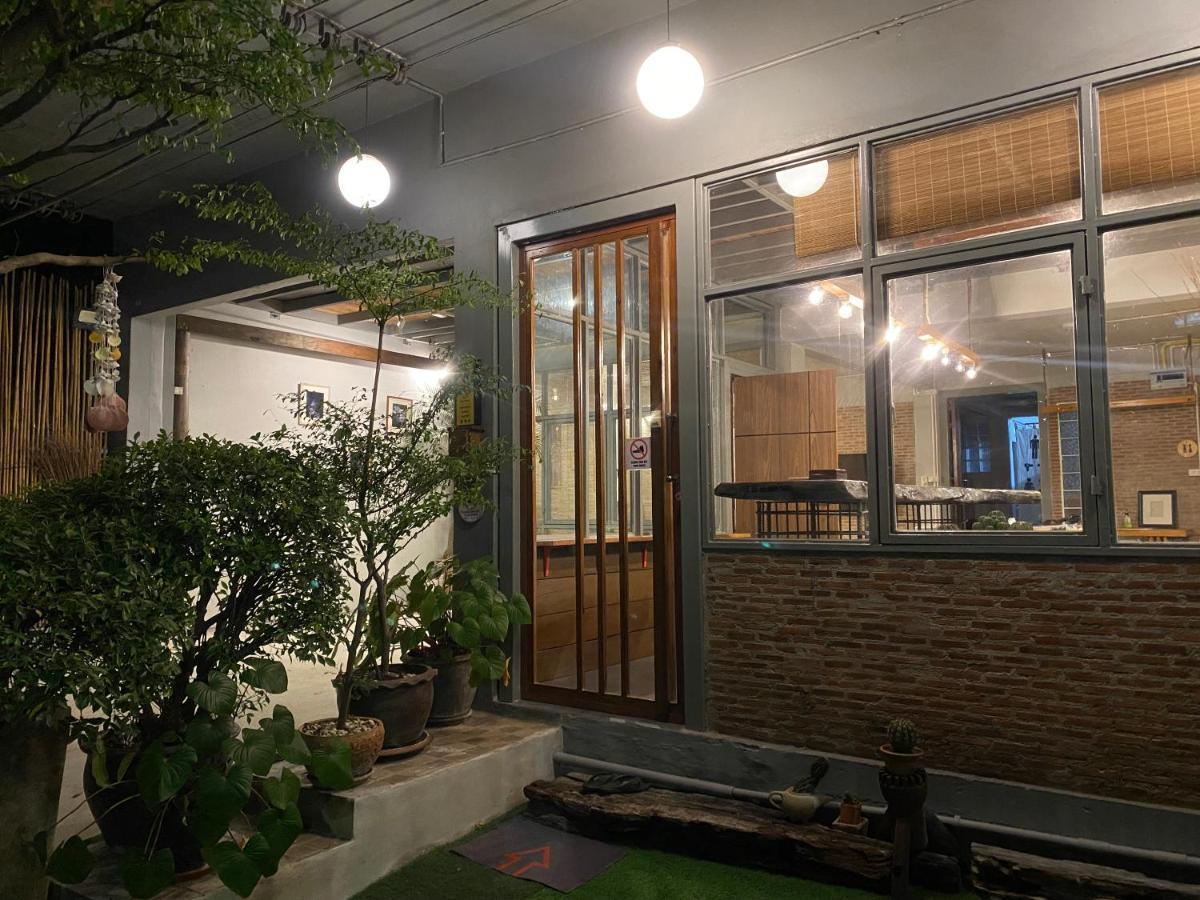 Nesuto Hostel Ramkamhaeng 52 Bangkok Bagian luar foto
